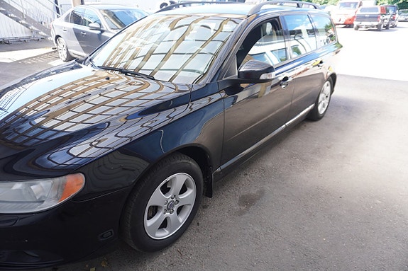 Volvo V70 2 of 5
