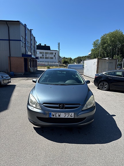 Peugeot 307 CC 4 of 5