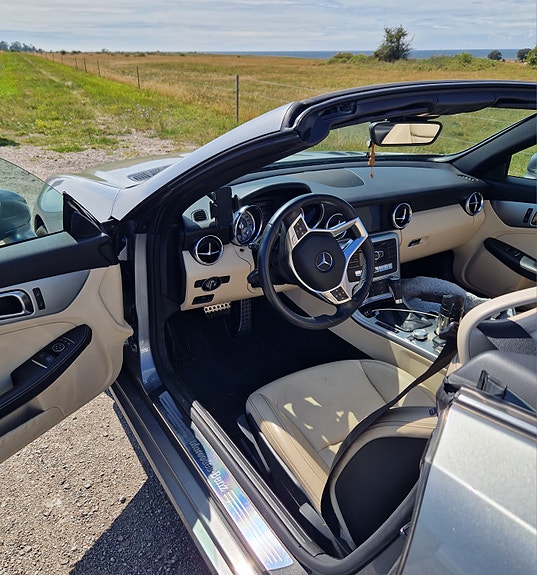 Mercedes-Benz SLK350 3 of 3