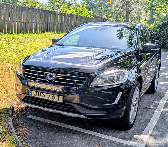 Volvo XC60 2 of 5