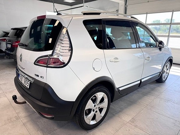 Renault Scenic XMod 2 of 5