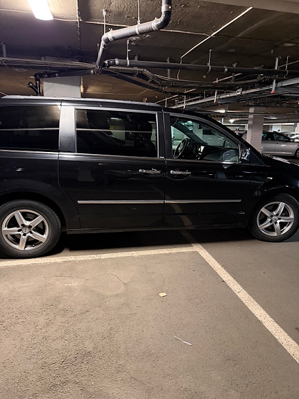 Lancia Voyager 4 of 5