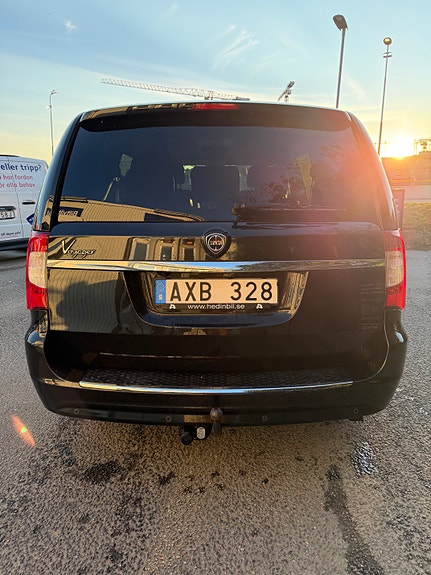 Lancia Voyager 2 of 5
