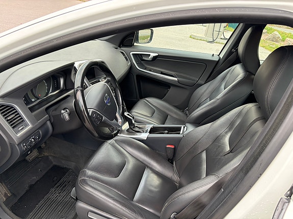 Volvo XC60 4 of 5