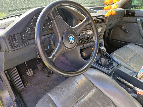 BMW 520i 3 of 5