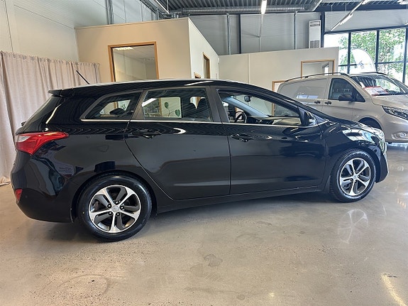 Hyundai i30 2 of 5