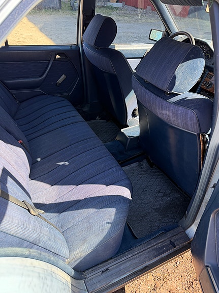 Mercedes-Benz 200 7 of 7