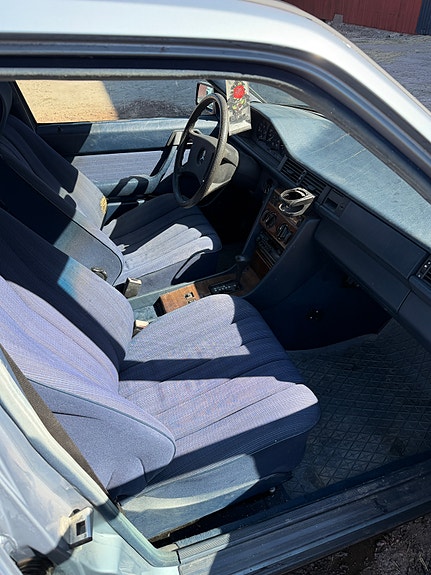 Mercedes-Benz 200 6 of 7