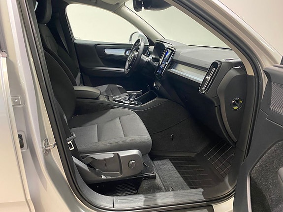 Volvo XC40 4 of 5
