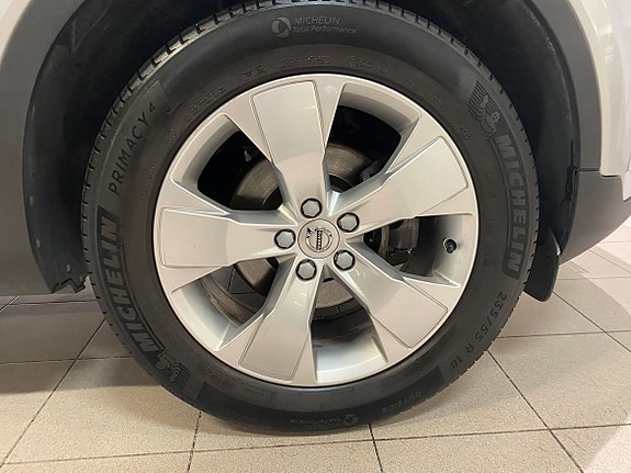 Volvo XC40 3 of 5