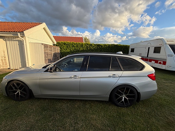 BMW 328i 3 of 5