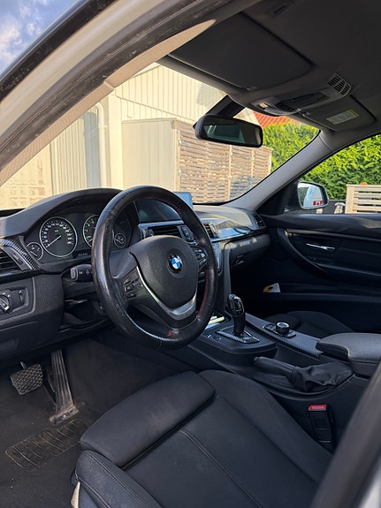 BMW 328i 8 of 12