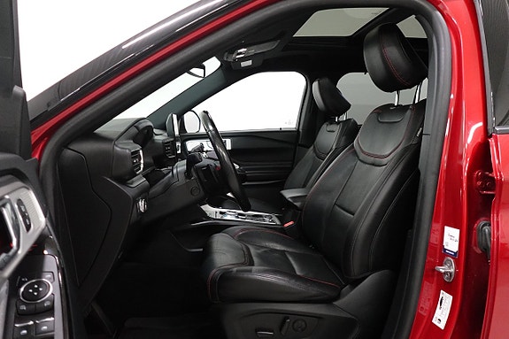 Ford Explorer 4 of 5