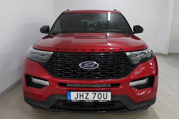 Ford Explorer 2 of 5