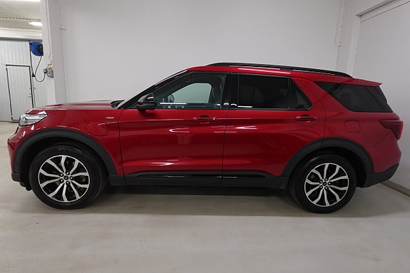 Ford Explorer 3 of 5