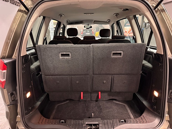 Ford Galaxy 9 of 11