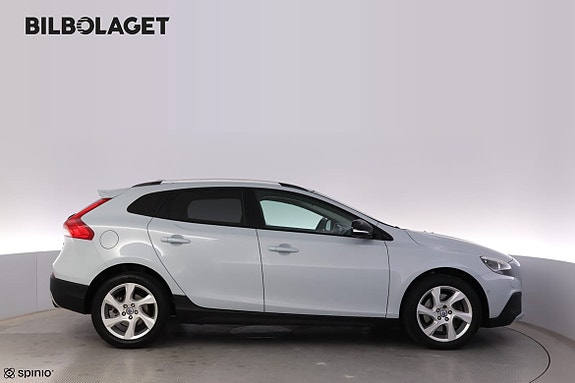 Volvo V40 Cross Country 2 of 5