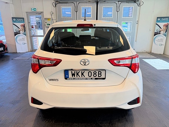 Toyota Yaris 25 of 26