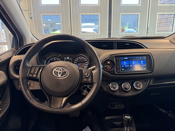 Toyota Yaris 8 of 26