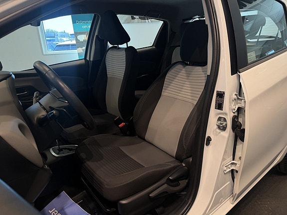 Toyota Yaris 10 of 26