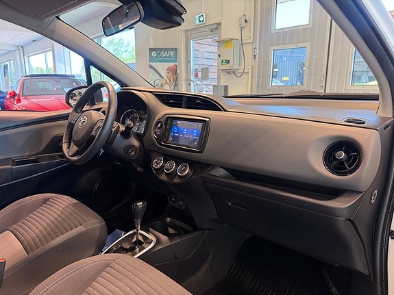Toyota Yaris 9 of 26