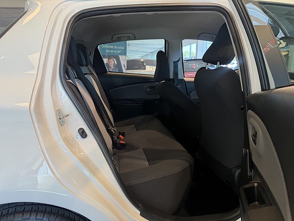 Toyota Yaris 20 of 26