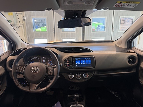 Toyota Yaris 5 of 26