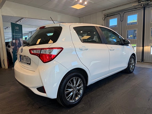 Toyota Yaris 4 of 26