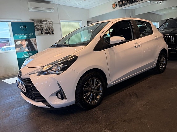 Toyota Yaris 2 of 26