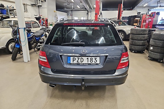 Mercedes-Benz C220 7 of 16