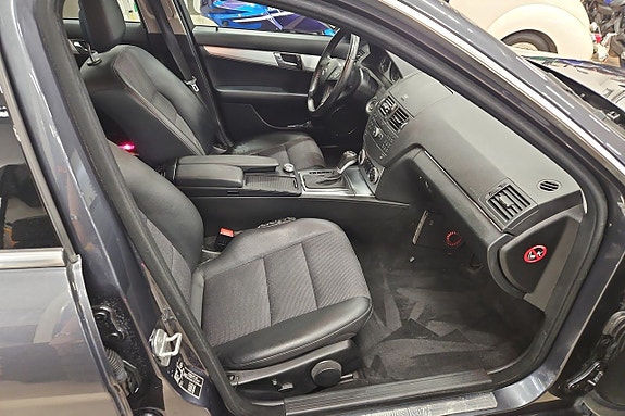 Mercedes-Benz C220 16 of 16