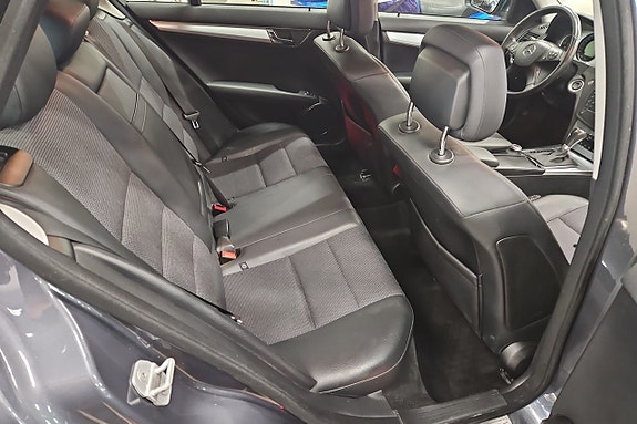 Mercedes-Benz C220 15 of 16