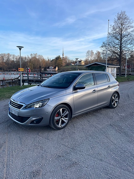 Peugeot 308 2 of 5