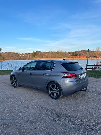 Peugeot 308 4 of 5