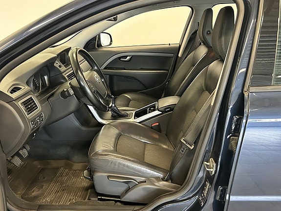 Volvo V70 8 of 17