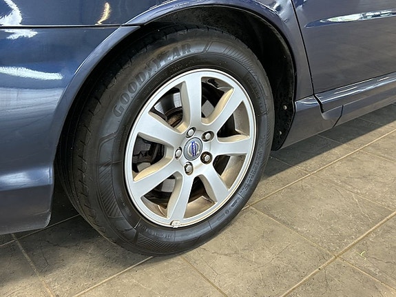 Volvo V70 3 of 17