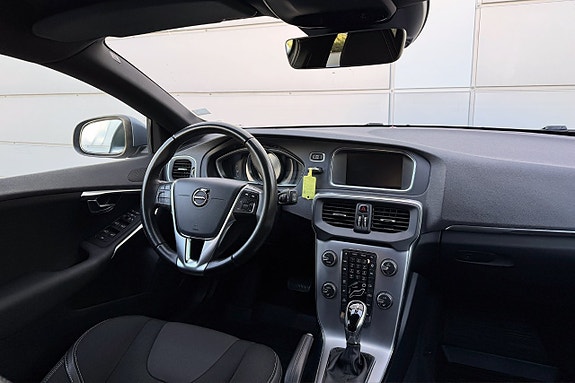 Volvo V40 3 of 5