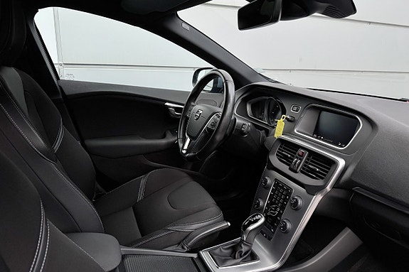 Volvo V40 13 of 30
