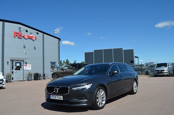 Volvo V90 2 of 5
