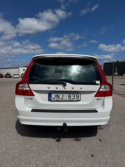 Volvo V70 4 of 5