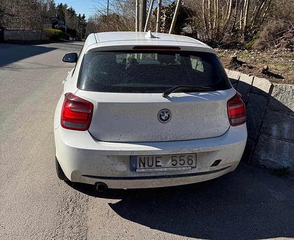 BMW 118d 2 of 5
