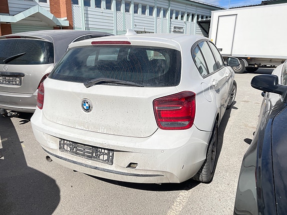 BMW 118d 3 of 5