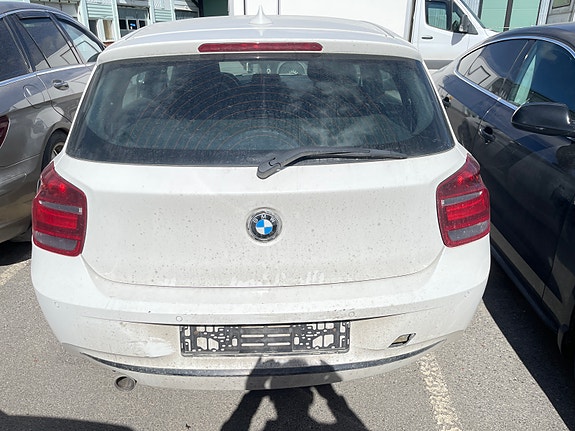 BMW 118d 4 of 5