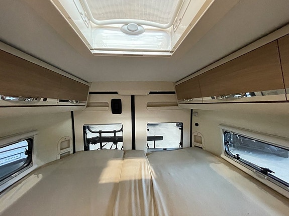 Adria Twin 640 SLX /Långbäddar/Dragkrok/Solcell 8 of 16