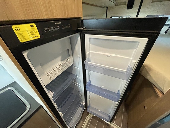 Adria Twin 640 SLX /Långbäddar/Dragkrok/Solcell 10 of 16