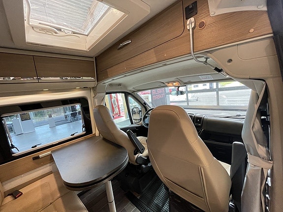 Adria Twin 640 SLX /Långbäddar/Dragkrok/Solcell 4 of 16
