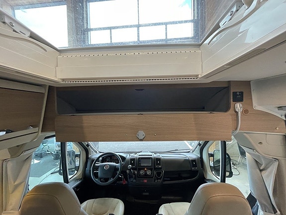 Adria Twin 640 SLX /Långbäddar/Dragkrok/Solcell 12 of 16