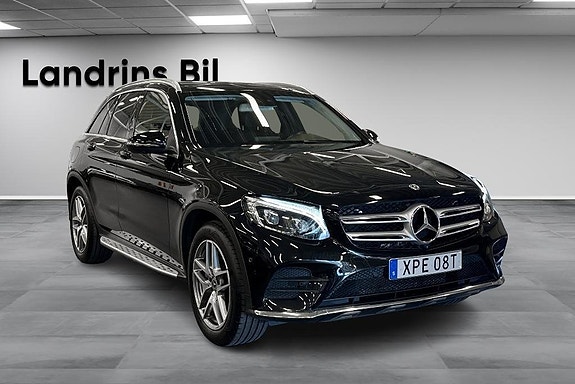 Mercedes-Benz GLC300 3 of 5