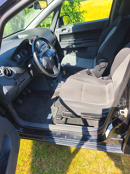 Mitsubishi Colt 4 of 5