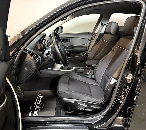 BMW 116d 2 of 5